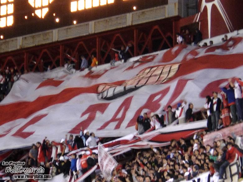 River Plate vs Junior (LIB 2005) 14